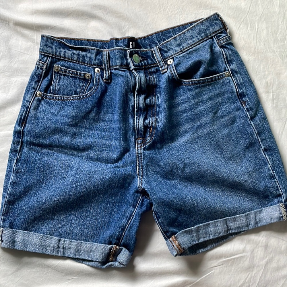 Gap Denim Shorts, Size 26 EUC